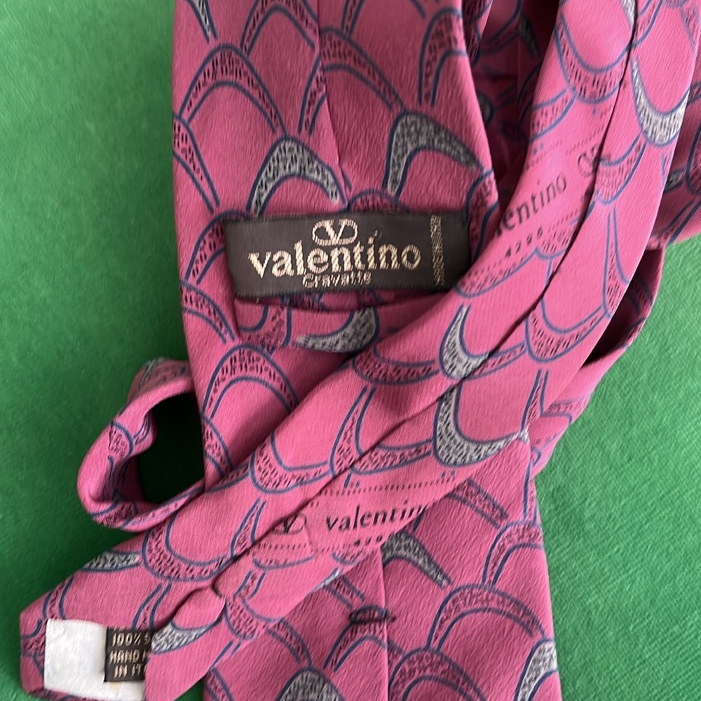 Valentino Fuchsia and Gray Arch Design Tie - Picture 2 of 4